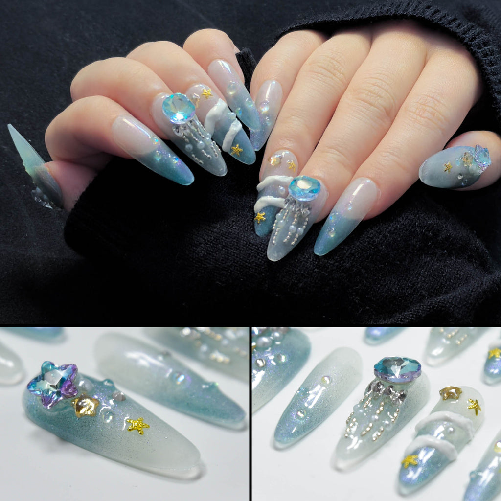 Faux ongles à coller Nailsynth – Thème sirène océan luxueux avec pierres précieuses 3D, perles et étoiles de mer, lot de 10 faux ongles tendance, adhésif, bâton de manucure et lime à ongles inclus.