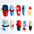 Faux ongles carrés faits main Nailsynth – Style dessin animé 3D ludique avec motifs abstraits audacieux. Lot de 10 faux ongles avec adhésif à ongles gratuit, bâton de manucure et lime à ongles inclus.