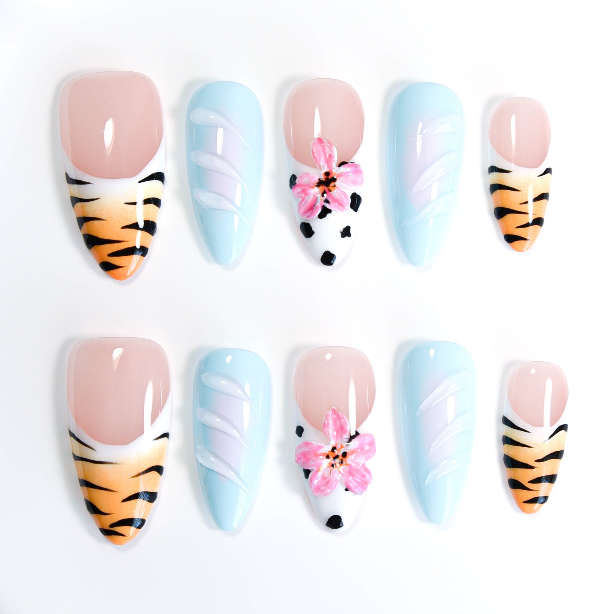 Faux ongles en amande faits main Nailsynth – Bleu pastel, imprimé floral et tigre, lot de 10 pièces avec colle à ongles, bâton de manucure et lime à ongles inclus