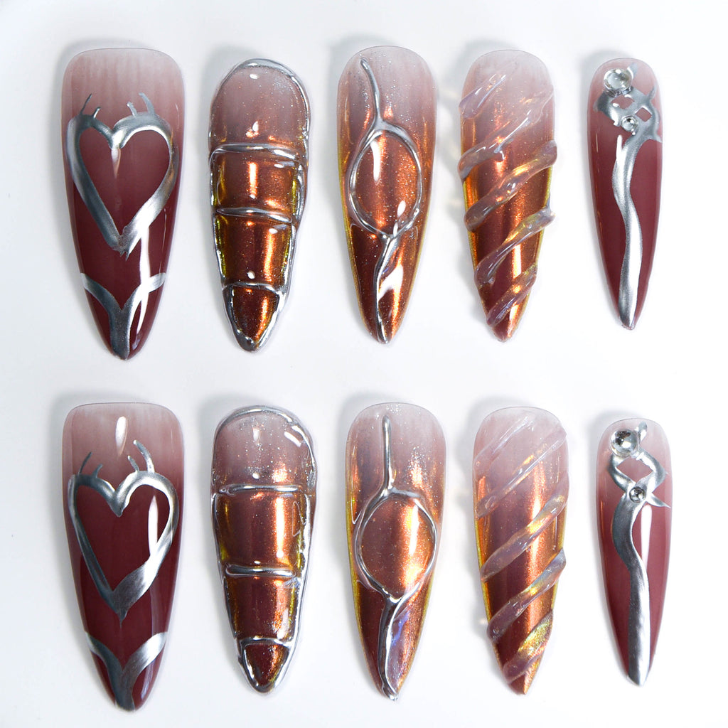 Faux ongles Stiletto à coller faits main Nailsynth – Faux ongles en or rose métallisé et argent chromé, motif cœur, lot de 10 pièces avec adhésif, bâton de manucure et lime à ongles inclus