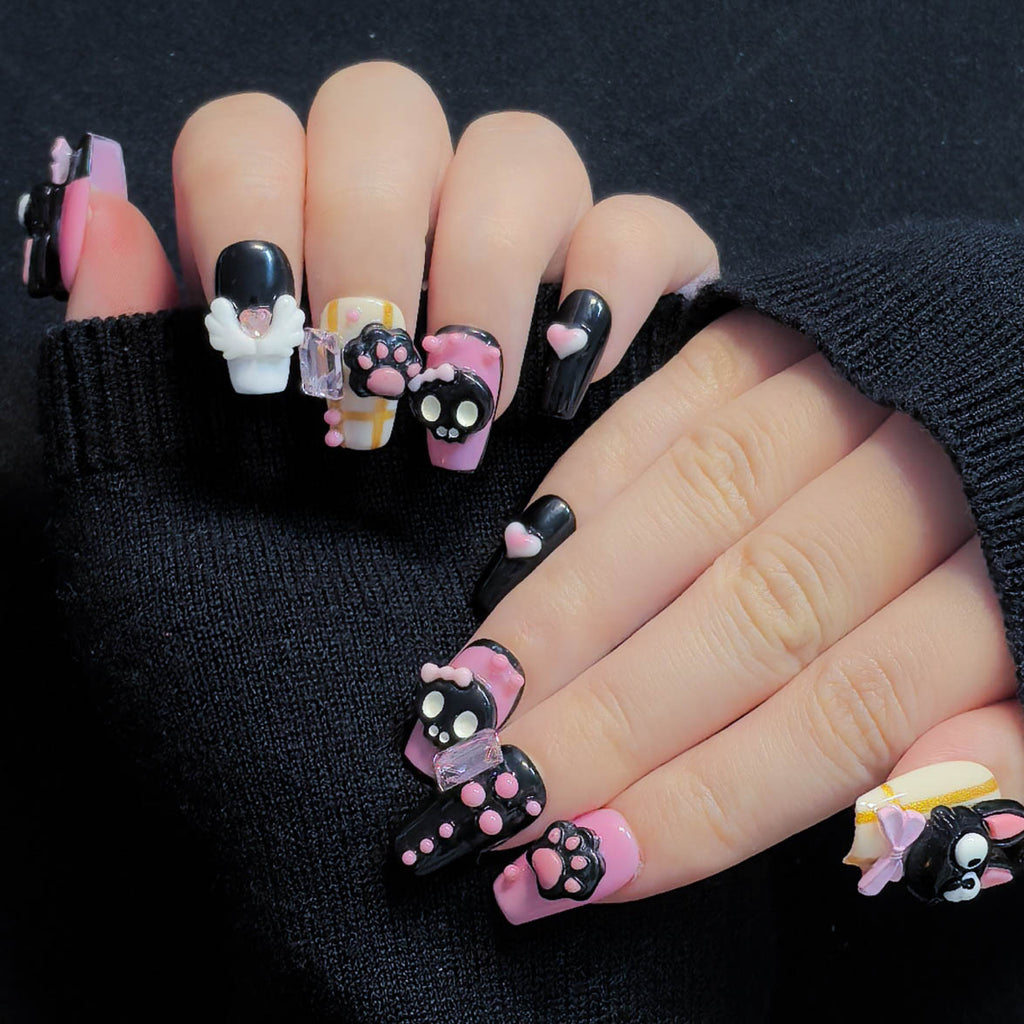 Faux ongles à coller Nailsynth – Adorables motifs chat noir 3D et lolita rose avec nœuds et pierres précieuses, lot de 10 faux ongles tendance, adhésif, bâton de manucure et lime à ongles inclus.