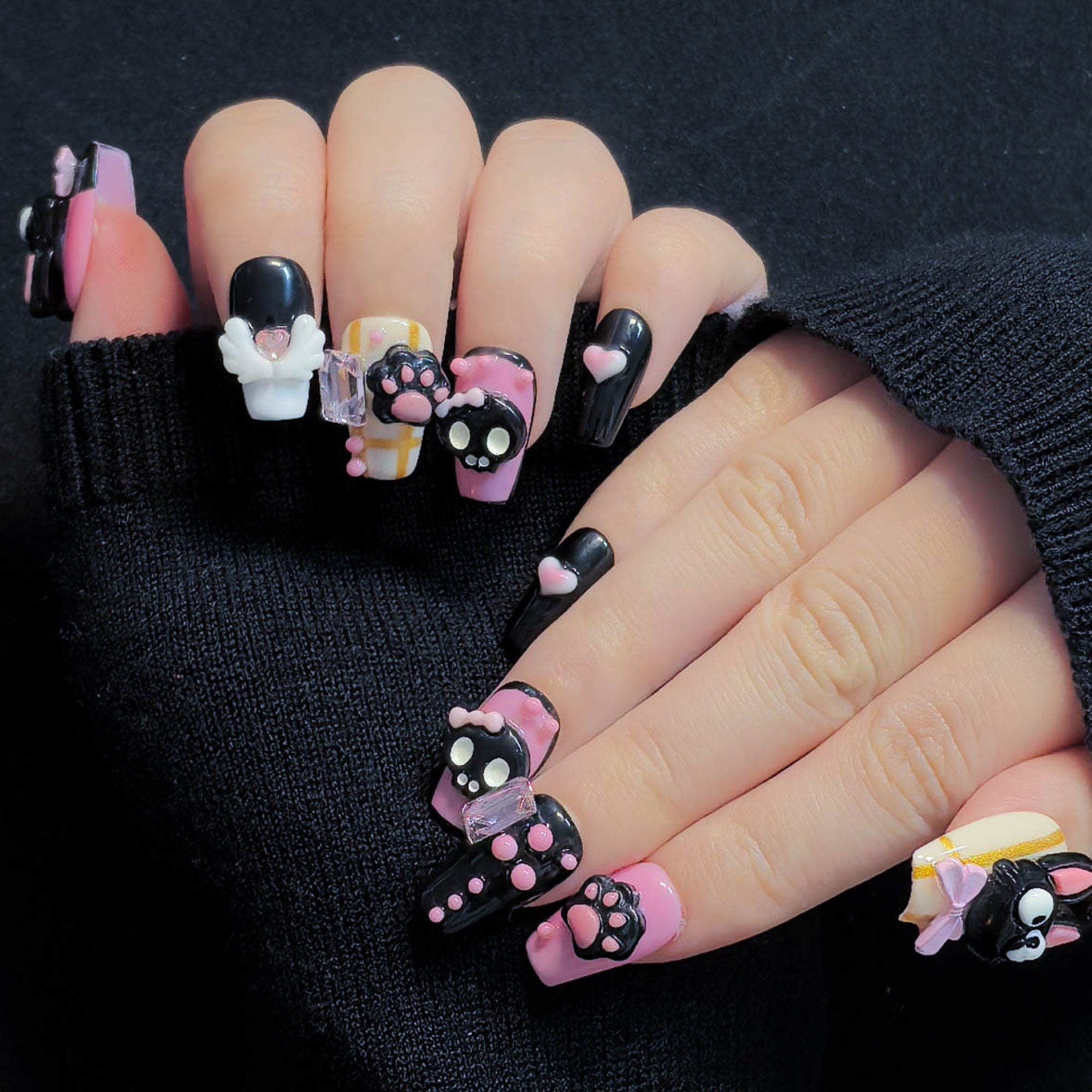 Faux ongles à coller Nailsynth – Adorables motifs chat noir 3D et lolita rose avec nœuds et pierres précieuses, lot de 10 faux ongles tendance, adhésif, bâton de manucure et lime à ongles inclus.