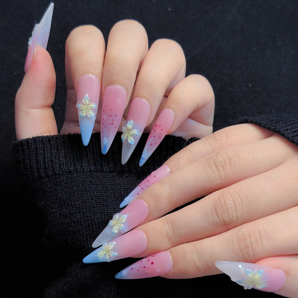 Faux ongles à coller Nailsynth – Dégradé rose et bleu rêveur avec accents floraux 3D, lot de 10 faux ongles tendance, adhésif, bâton de manucure et lime à ongles inclus