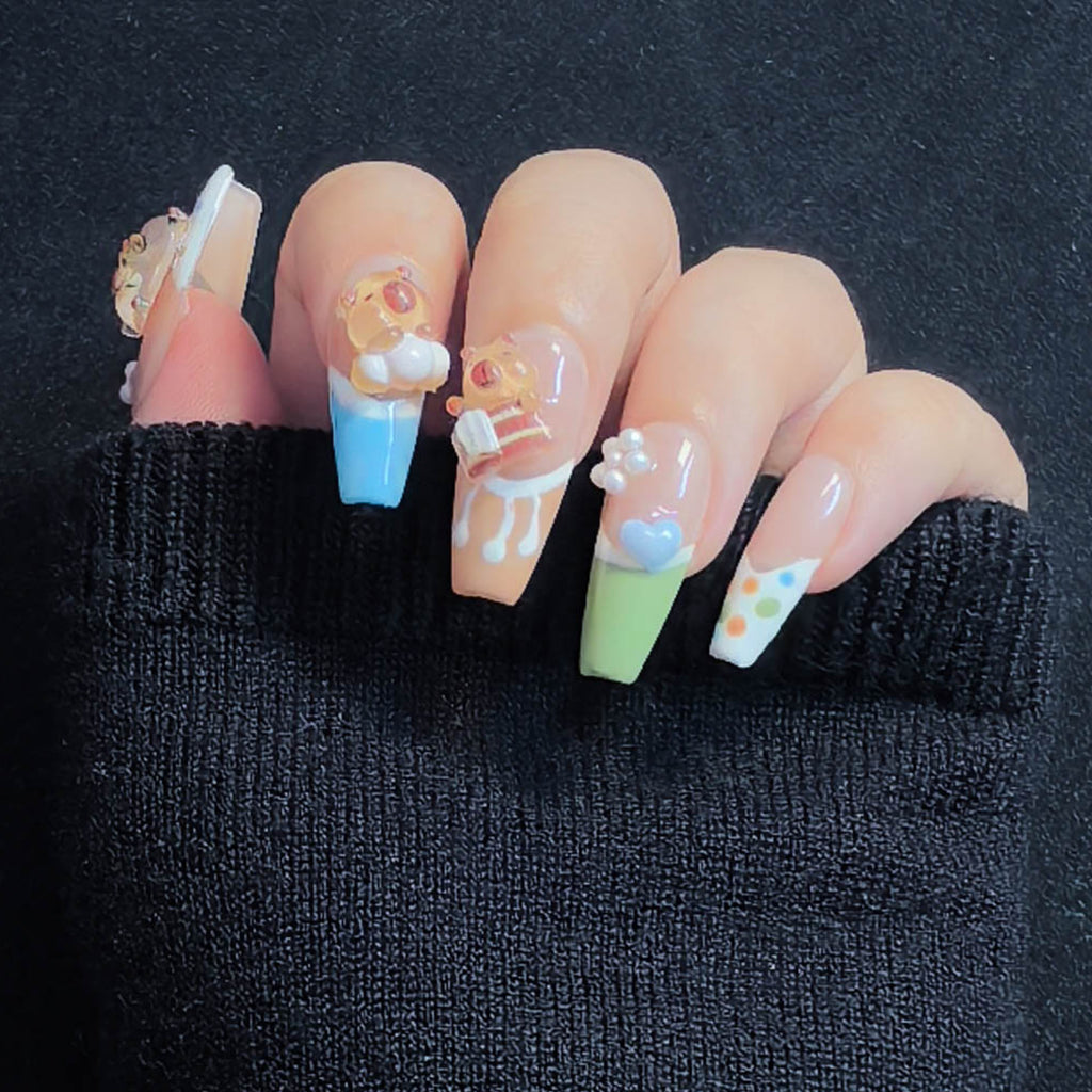 Ongles à coller Nailsynth – Adorables ongles 3D sur le thème du Capybara et du Dessert avec des touches de perles, faux ongles tendance, lot de 10 pièces, adhésif, bâton de manucure et lime à ongles inclus.