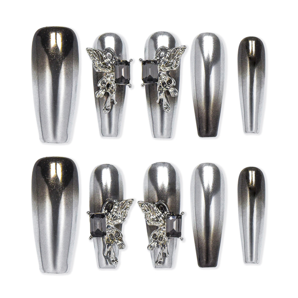 Faux ongles à coller Nailsynth – Chrome argenté gothique avec motifs féeriques et pierres précieuses 3D, lot de 10 faux ongles tendance, adhésif, bâton de manucure et lime à ongles inclus.