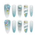 Faux ongles à coller Nailsynth – Thème sirène océan luxueux avec pierres précieuses 3D, perles et étoiles de mer, lot de 10 faux ongles tendance, adhésif, bâton de manucure et lime à ongles inclus.