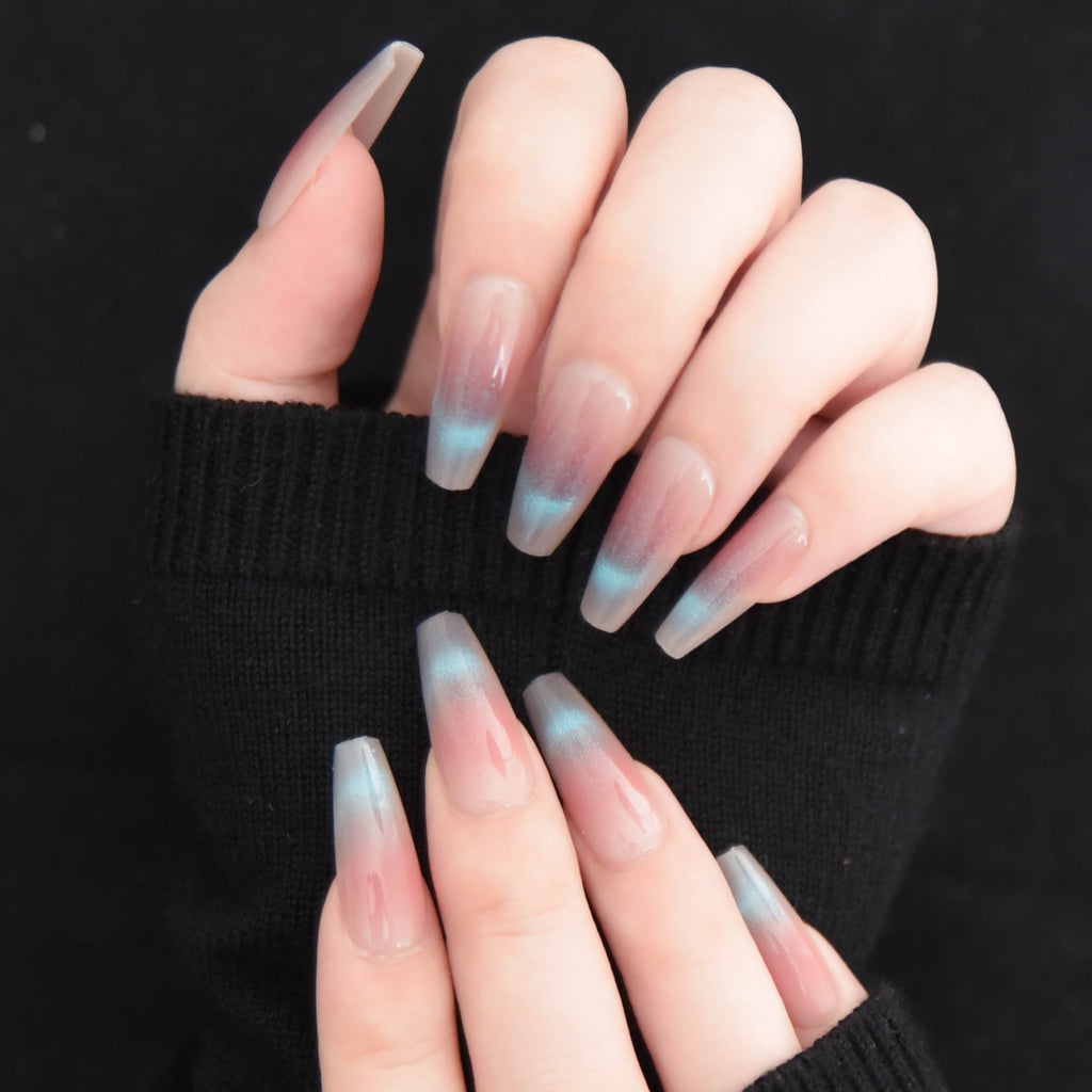 Faux ongles cercueil à coller faits main Nailsynth – Élégants faux ongles à paillettes dégradées roses et bleues, lot de 10 pièces avec adhésif à ongles, bâton de manucure et lime à ongles inclus.