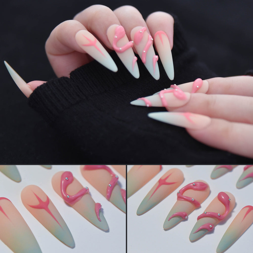 Faux ongles Stiletto à coller faits main par Nailsynth – Dégradé mat artistique avec motif serpent rose 3D, lot de 10 pièces avec adhésif, bâton de manucure et lime à ongles inclus.